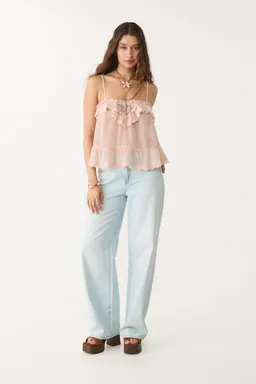 Top fluido tirantes encaje de Stradivarius en Tops para argentina