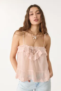 Top fluido tirantes encaje de Stradivarius en Tops para argentina