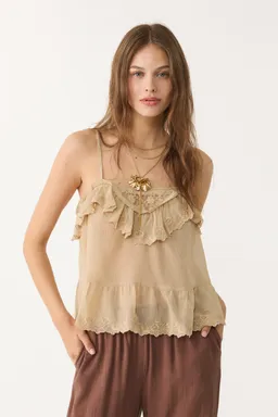 Top fluido tirantes encaje de Stradivarius en Tops para argentina