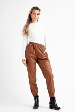 Babucha cuerina de Vereya en Pantalones para argentina