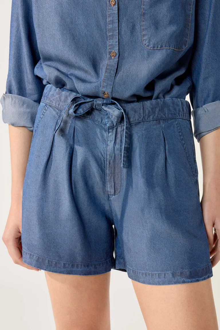 Elegante Short de Liocel en Azul con Diseño Femenino y Prácticos Detalles de Cuesta Blanca en Shorts para argentina