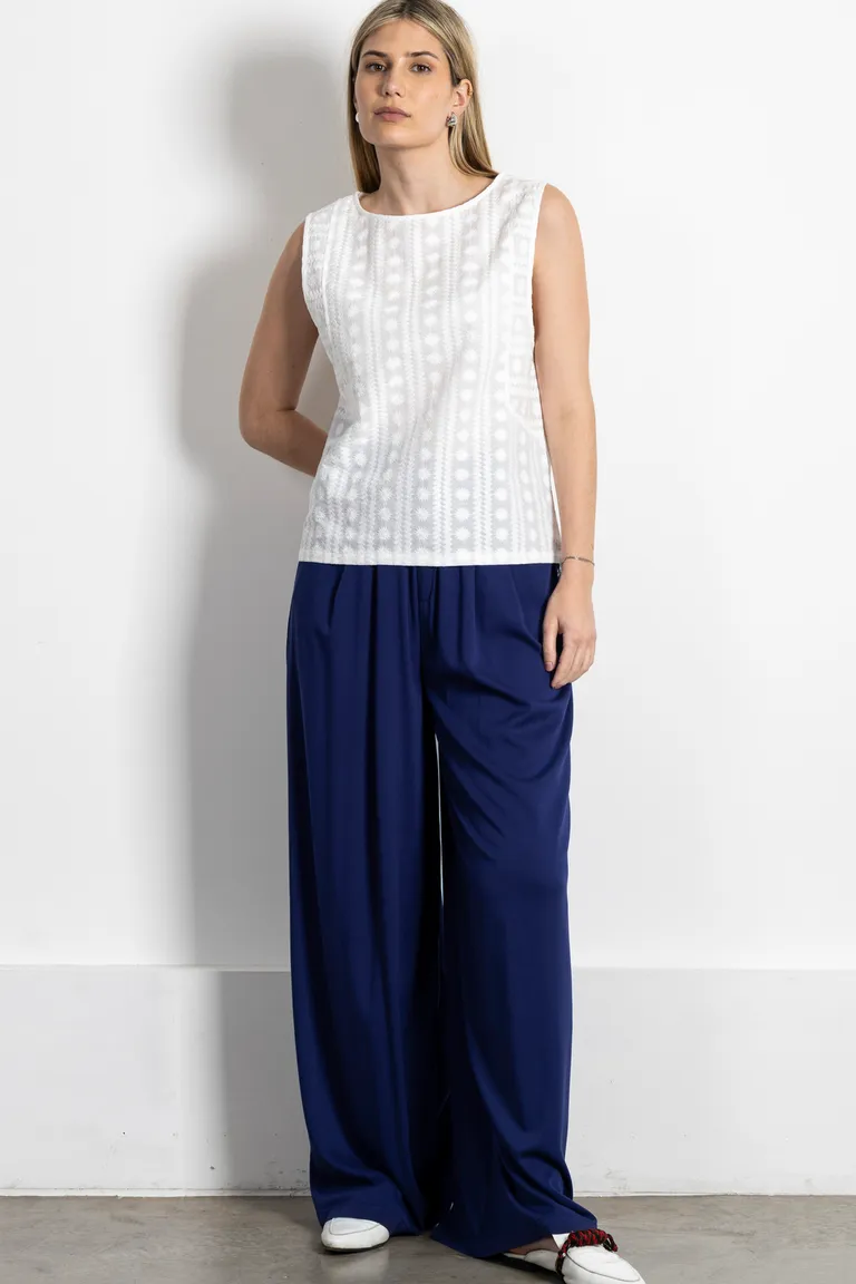 Elegante blusa blanca con detalles bordados para mujer de Kill en Blusas para argentina