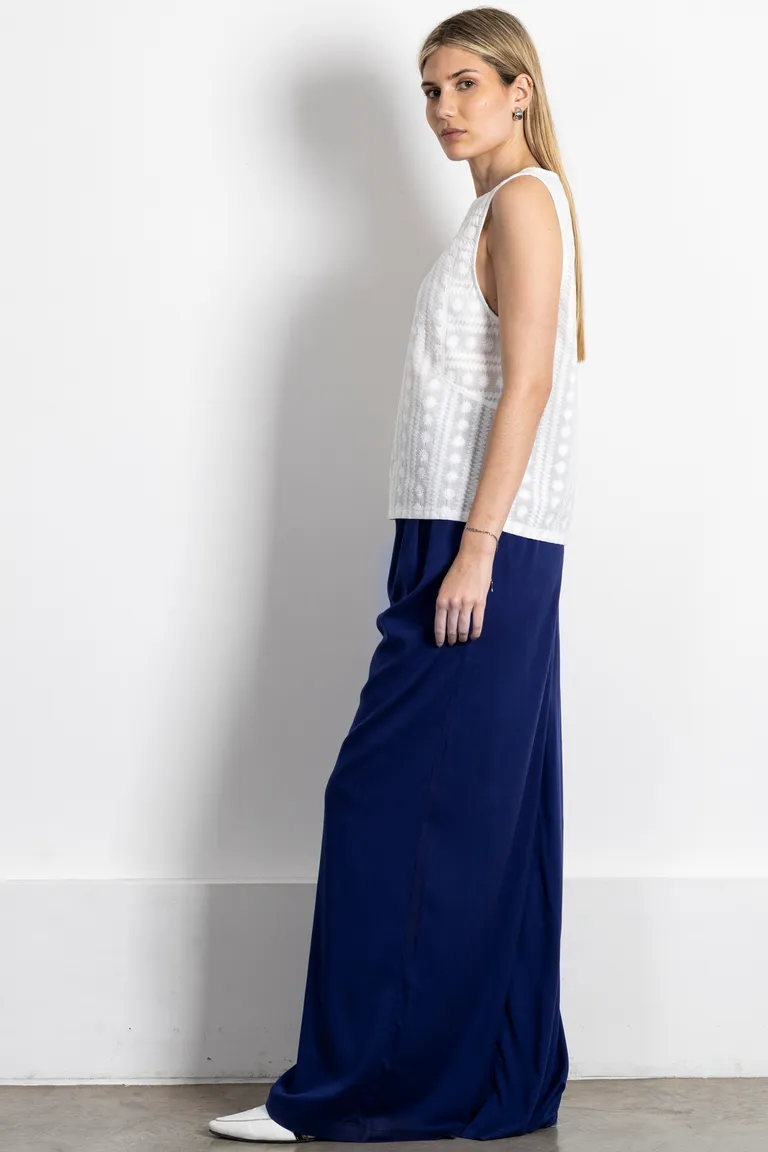 Elegante blusa blanca con detalles bordados para mujer de Kill en Blusas para argentina