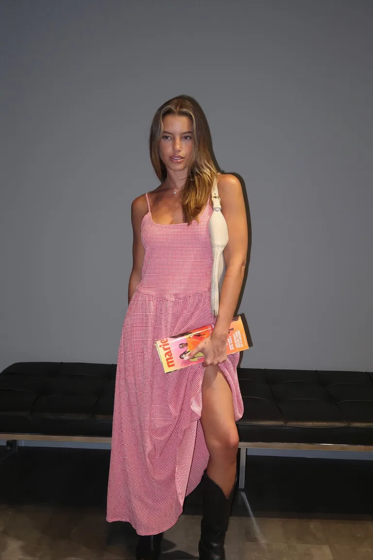 Vestido de punto con estampado vichy y reguladores metálicos de Naíma en Vestidos para argentina