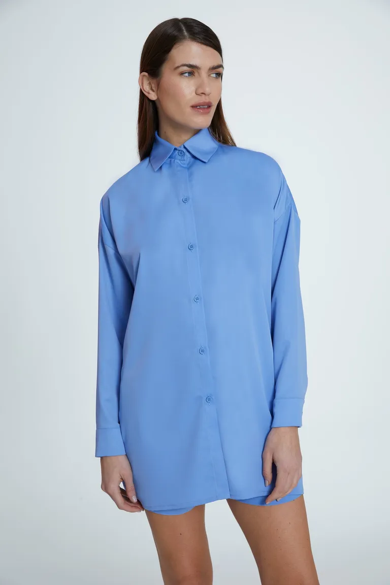 Camisa de crepe satinado de corte oversize con botones personalizados y mangas largas de Naíma en Camisas para argentina