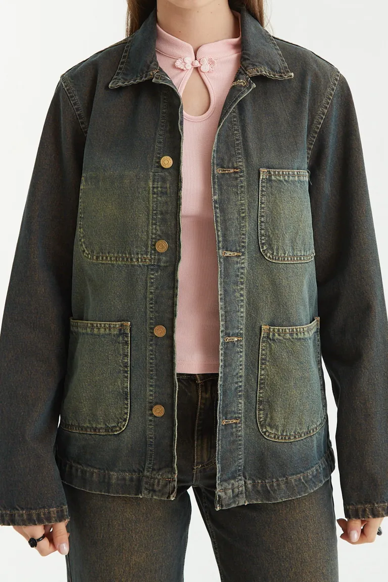 Campera de jean con corte recto bolsillos delanteros y cierre frontal de botones de Las Pepas en Chaquetas para argentina
