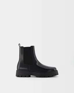 Botín chelsea suela track de Bershka en Botas y Borcegos para argentina