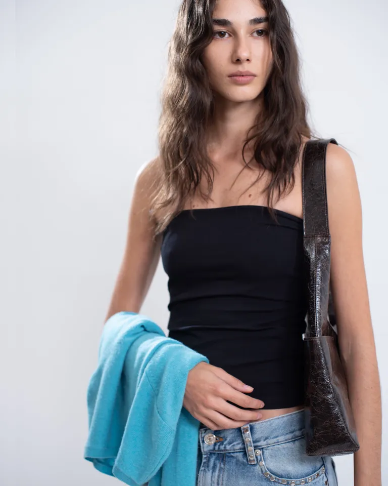 Top strapless ajustado con forreria superior y elastico interno de Ay Not Dead en Tops para argentina