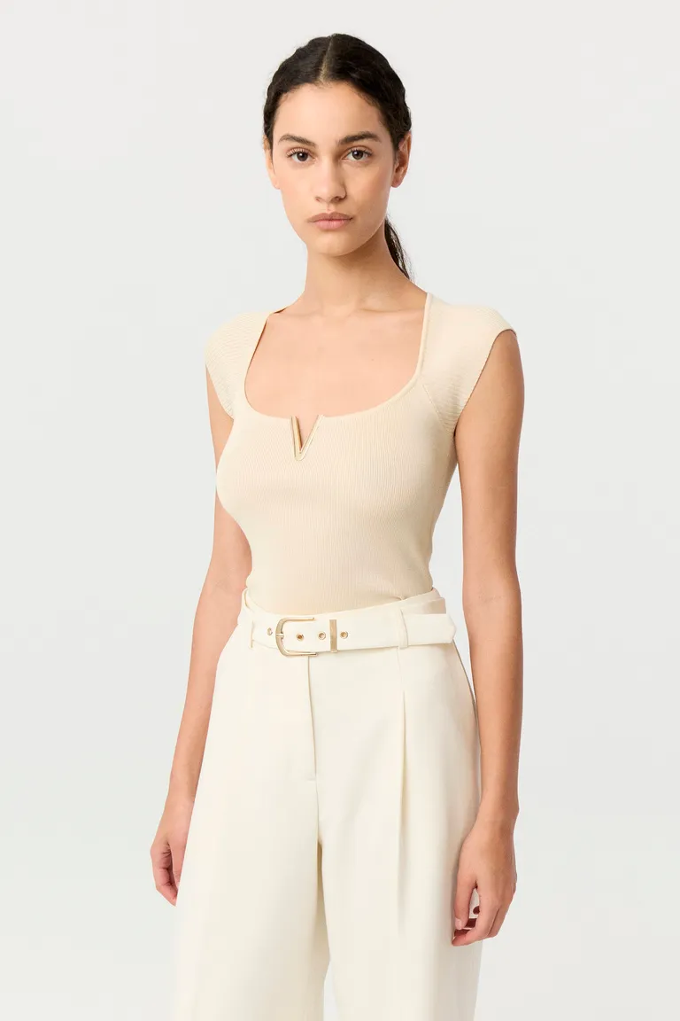 Remera tejida con escote cuadrado y detalle metálico en mangas japonesas de Markova en Remeras para argentina