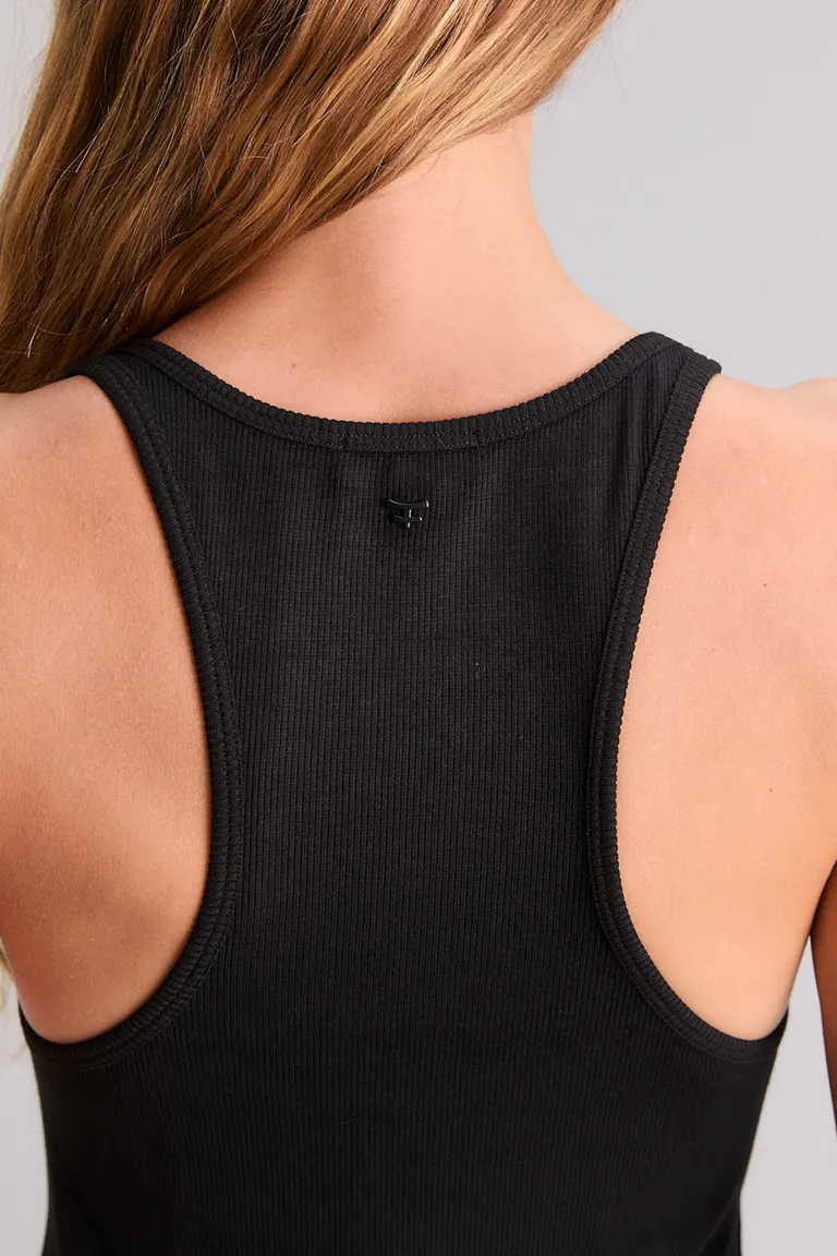 Musculosa negra de calce slim y diseño moderno para mujer de Kosiuko en Tops para argentina