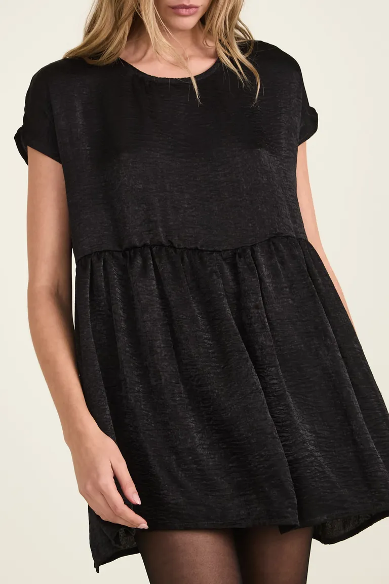 Vestido corto holgado con escote redondo y falda fruncida de Cuesta Blanca en Vestidos para argentina