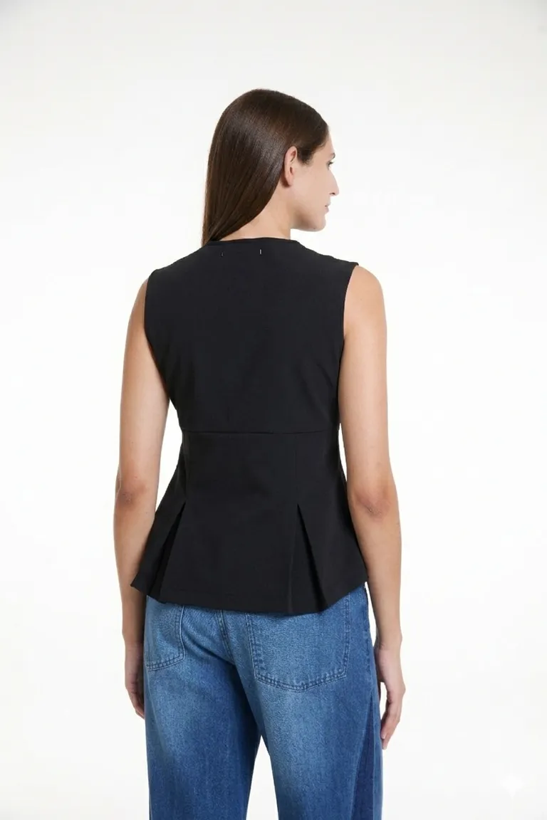 Top sin mangas entallado con cierre frontal central y pinzas de ajuste en el frente y espalda de Justaosadia en Tops para argentina