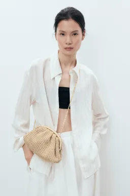 Bolso clutch acabado brillante de Mango en Bolsos y Carteras para argentina