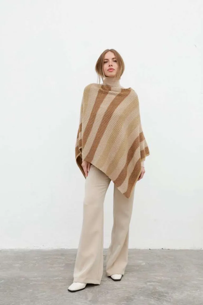 Poncho Rayado Elegante de Hesed en Capas y Ponchos para argentina