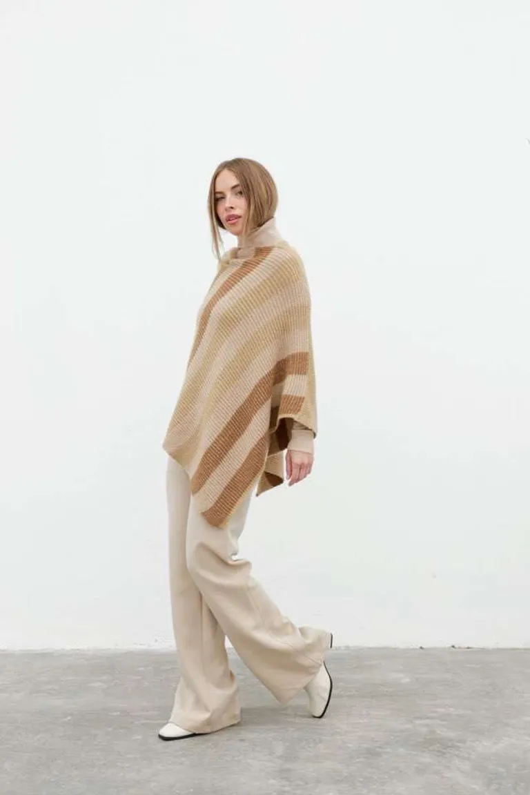 Poncho Rayado Elegante de Hesed en Capas y Ponchos para argentina