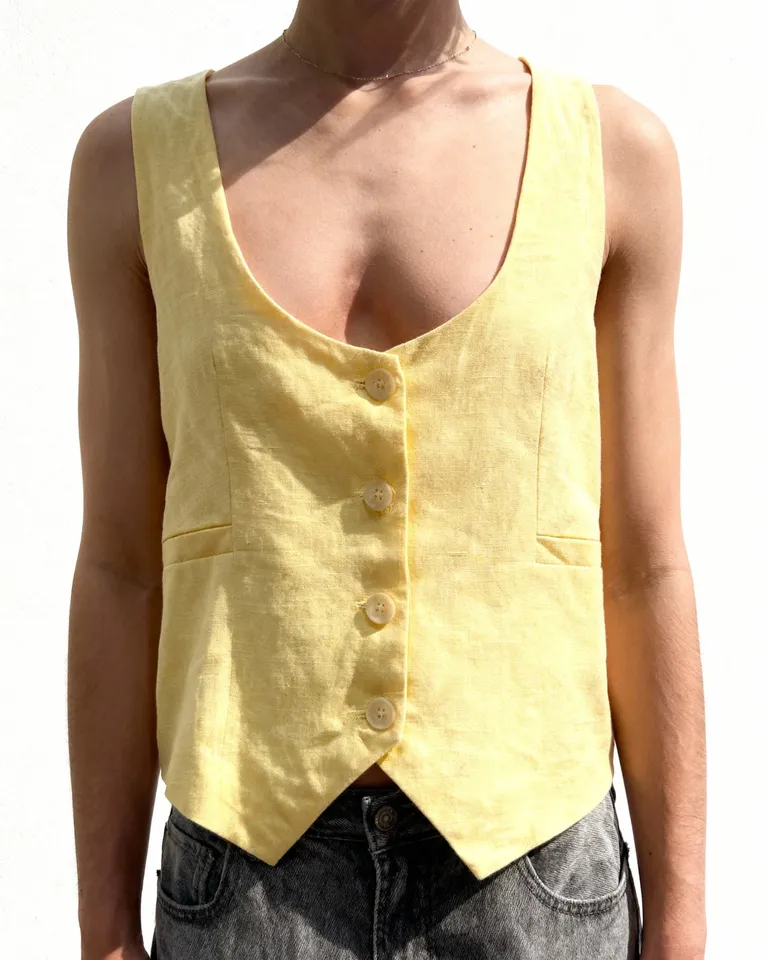 Chaleco de lino con bolsillos ribeteados en delantero de Maria Cher en Chalecos para argentina