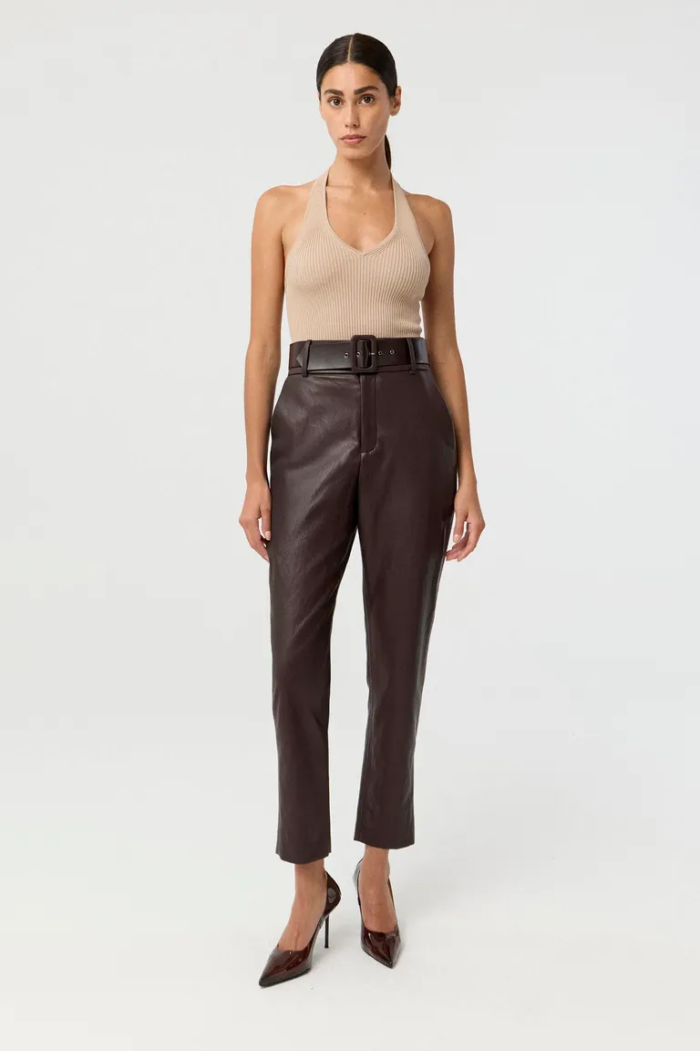 Pantalón de tiro alto corte slim con cinturón forrado y bolsillos laterales de Markova en Pantalones para argentina