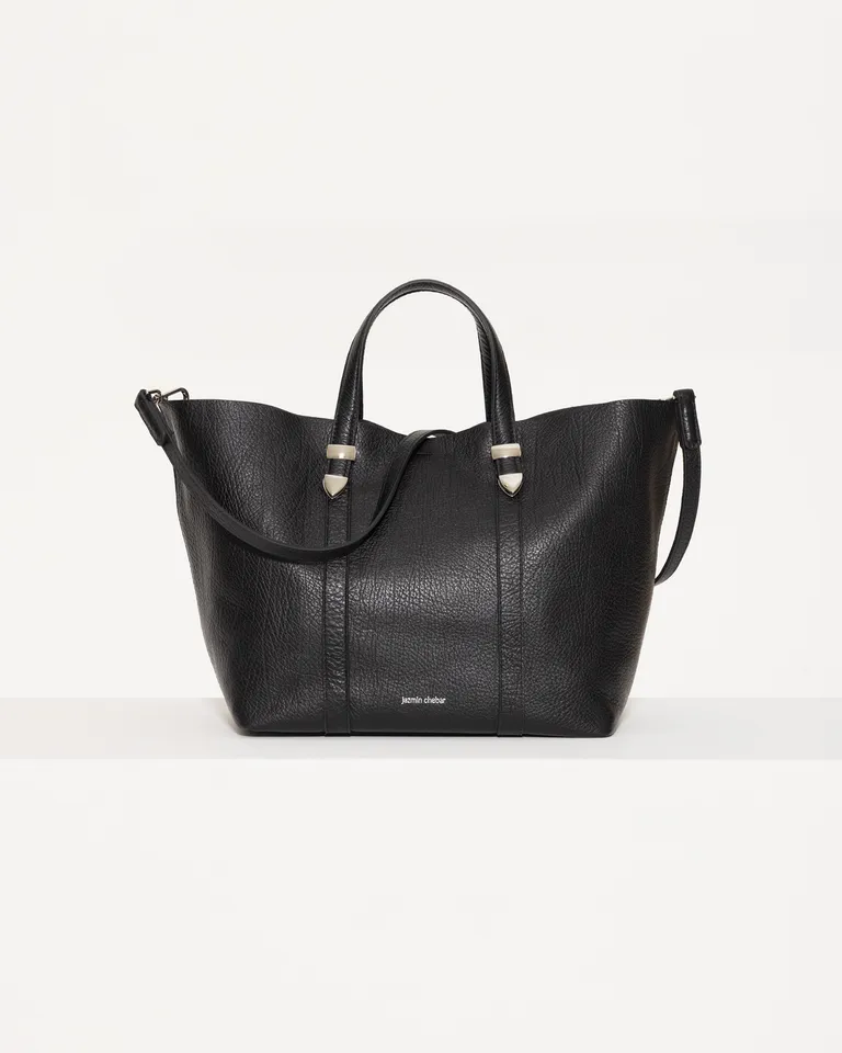 Elegante Bolso Tote de Cuero Negro con Cierre Magnético y Correa Regulable de Jazmin Chebar en Bolsos y Carteras para argentina