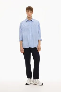 Pantalón chino con textura de Lefties en Pantalones para argentina