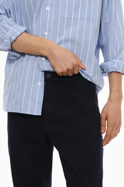 Pantalón chino con textura de Lefties en Pantalones para argentina