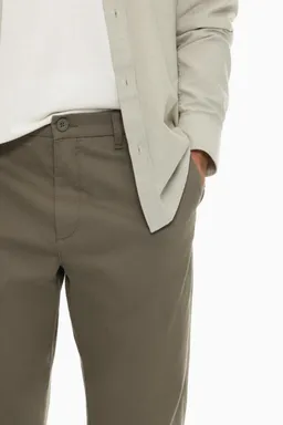Pantalón chino con textura de Lefties en Pantalones para argentina