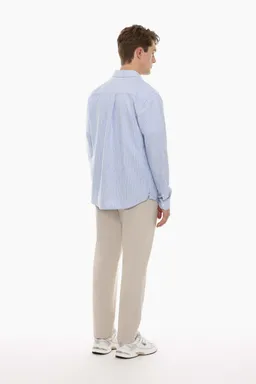 Pantalón chino con textura de Lefties en Pantalones para argentina