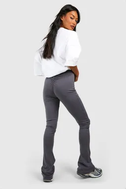 Pantalón acampanado jersey con frunce de Boohoo en Pantalones para argentina