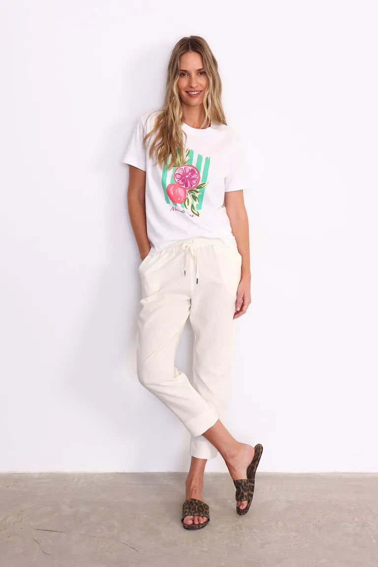 Remera de mujer blanca con estampado de flores tropicales de Yagmour en Remeras para argentina