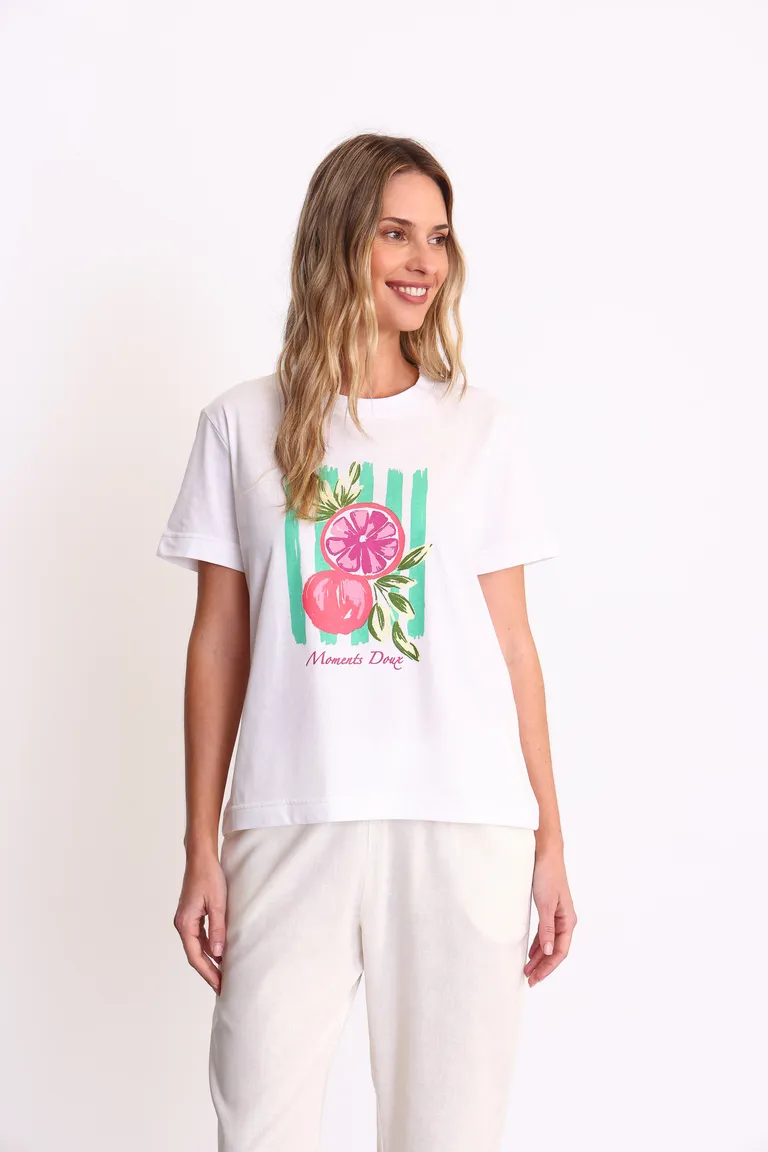 Remera de mujer blanca con estampado de flores tropicales de Yagmour en Remeras para argentina