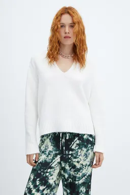 Pantalón plisado batik de Mango en Pantalones para argentina