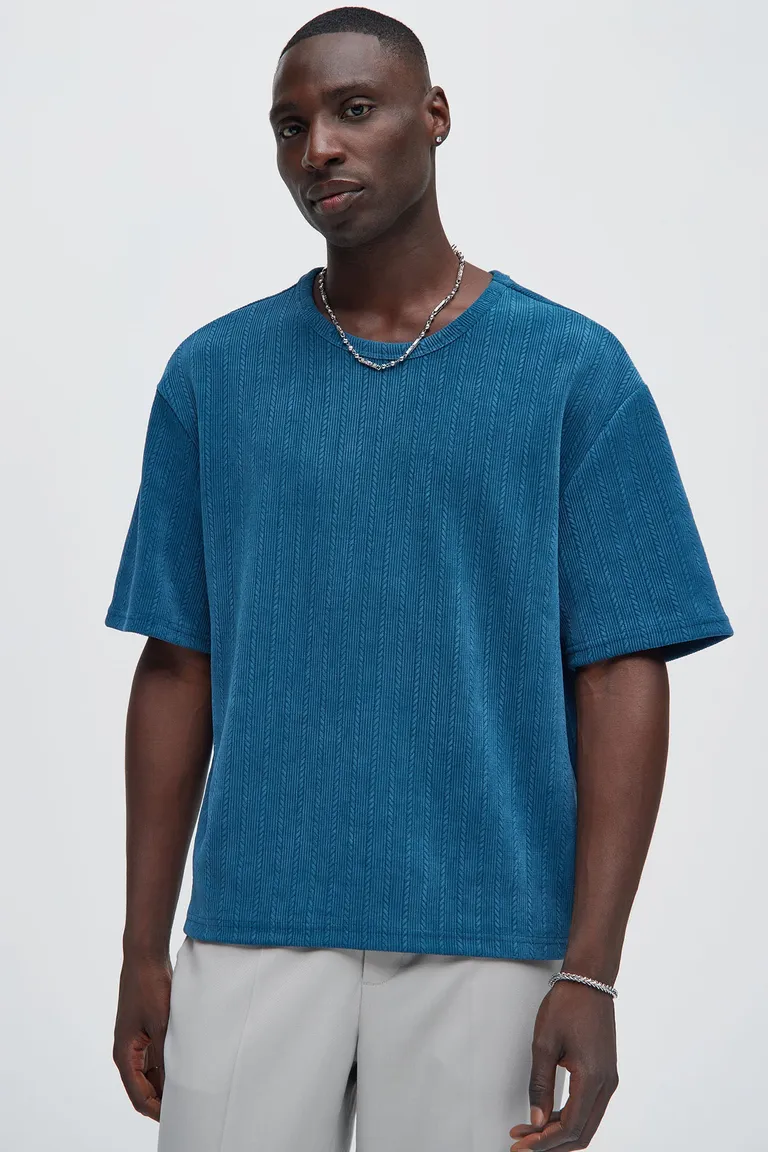 Remera cefalo texturada azul de Fashion Nova en Buzos y Sweaters para argentina