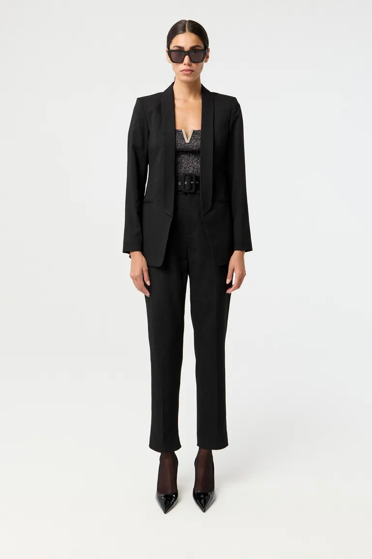 Pantalón de sastrería tiro alto con cinturón y bolsillos laterales de corte slim de Markova en Pantalones para argentina