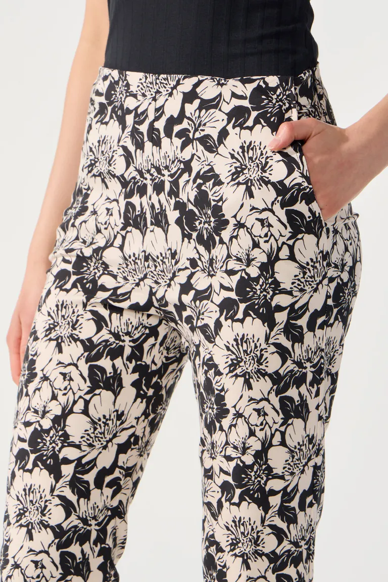 Pantalón alto de bengalina con estampado margarita para un look femenino y sofisticado de Cuesta Blanca en Pantalones para argentina