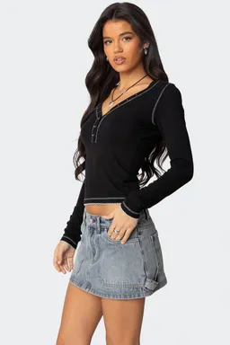 Top henley con costuras yael de Edikted en Tops para argentina