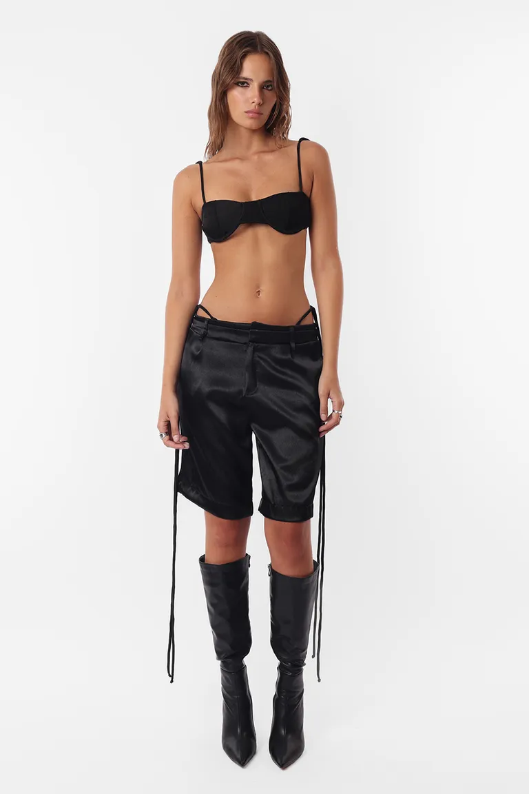 Shorts satinados de corte clásico y largo por las rodillas de Top White en Shorts para argentina