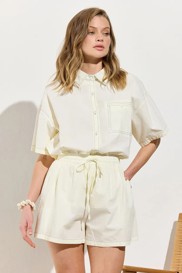 Conjunto de blusa y shorts blancos con detalles decorativos en costura a contraste de Indiastyle en Shorts para argentina