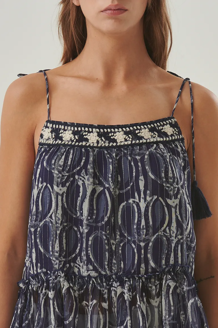 Top de viscosa con detalles bordados y volado en el ruedo de Sweet en Tops para argentina