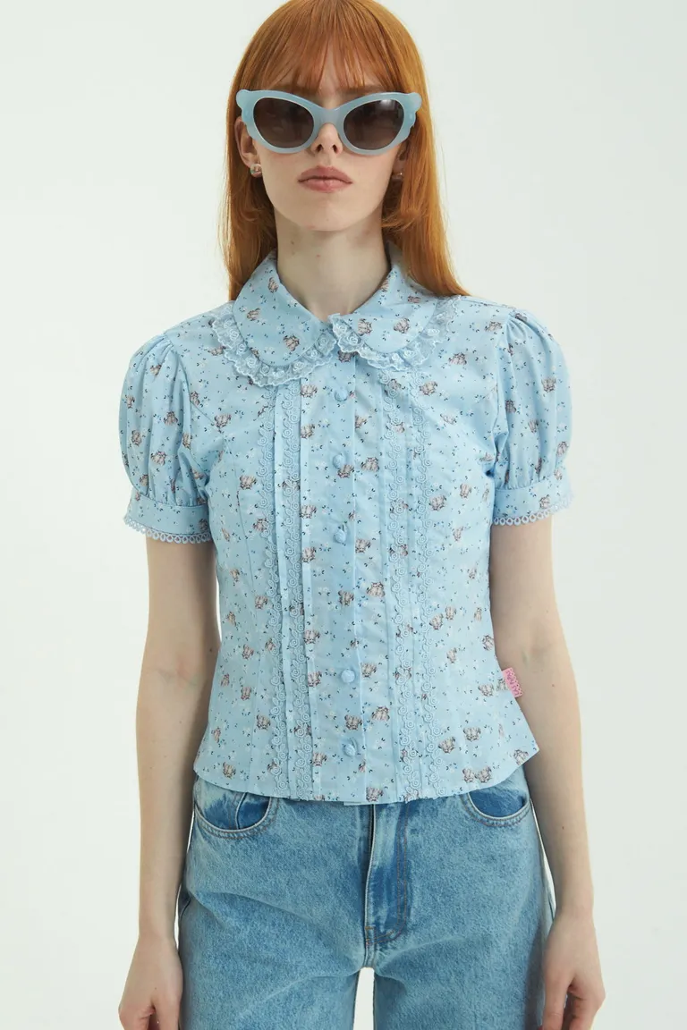 Camisa corta con detalles de encaje y estampa de gatitos de Las Pepas en Camisas para argentina