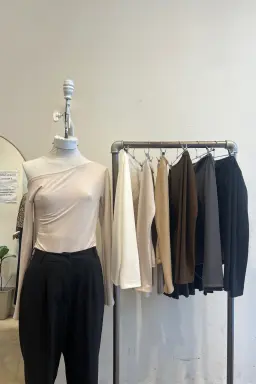 Remera hombro caído eloise de Prive en Remeras para argentina