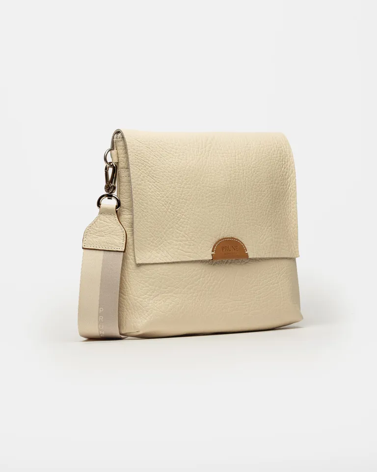 Bandolera olivia de cuero graneado con correa larga de cinta para uso diario de Prüne en Bolsos y Carteras para argentina