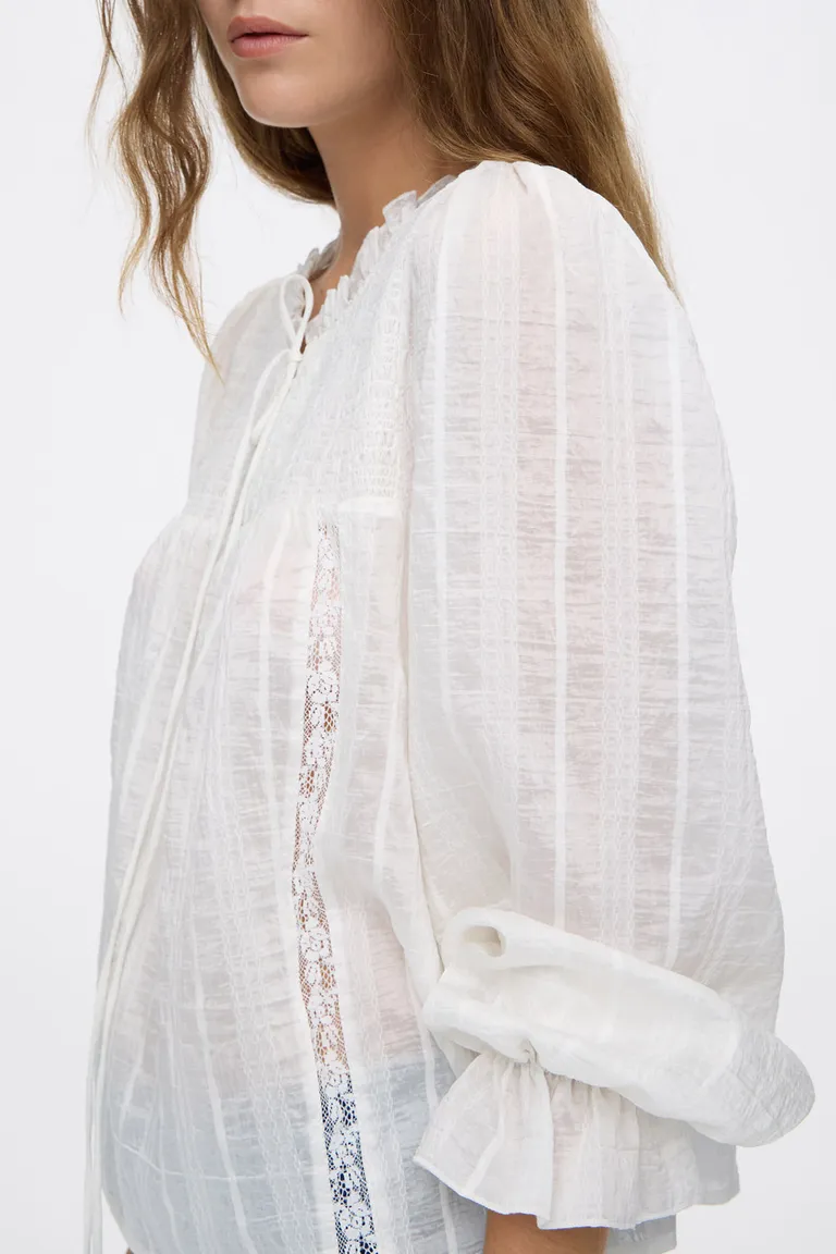 Blusa de manga larga con detalles de encaje y tiras de ajuste de Cuesta Blanca en Blusas para argentina