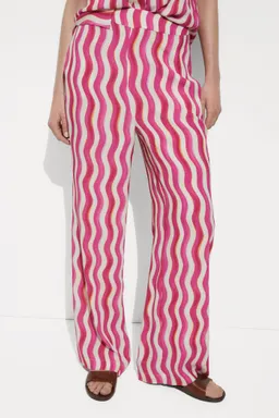 Pantalón wideleg estampado de Mango en Pantalones para argentina