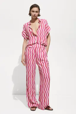 Pantalón wideleg estampado de Mango en Pantalones para argentina
