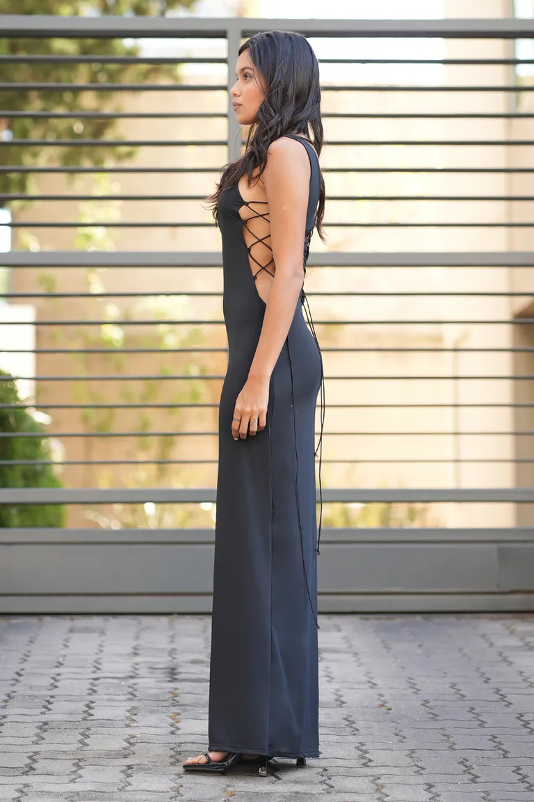 Vestido de microfibra negro con espalda descubierta y ataduras laterales de Top White en Vestidos para argentina