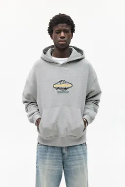 Sudadera capucha goodyear de Pull&Bear en Buzos y Sweaters para argentina