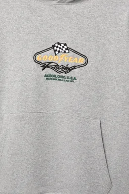 Sudadera capucha goodyear de Pull&Bear en Buzos y Sweaters para argentina