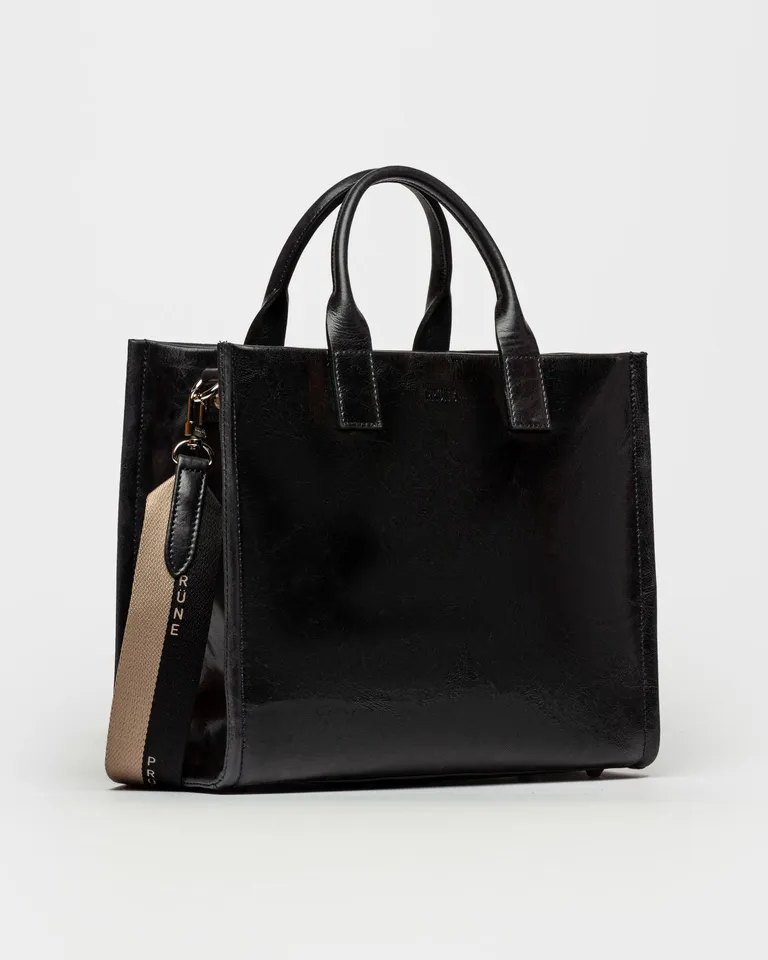 Cartera de mano negra de cuero con manija y correa larga para cruzar de Prüne en Bolsos y Carteras para argentina