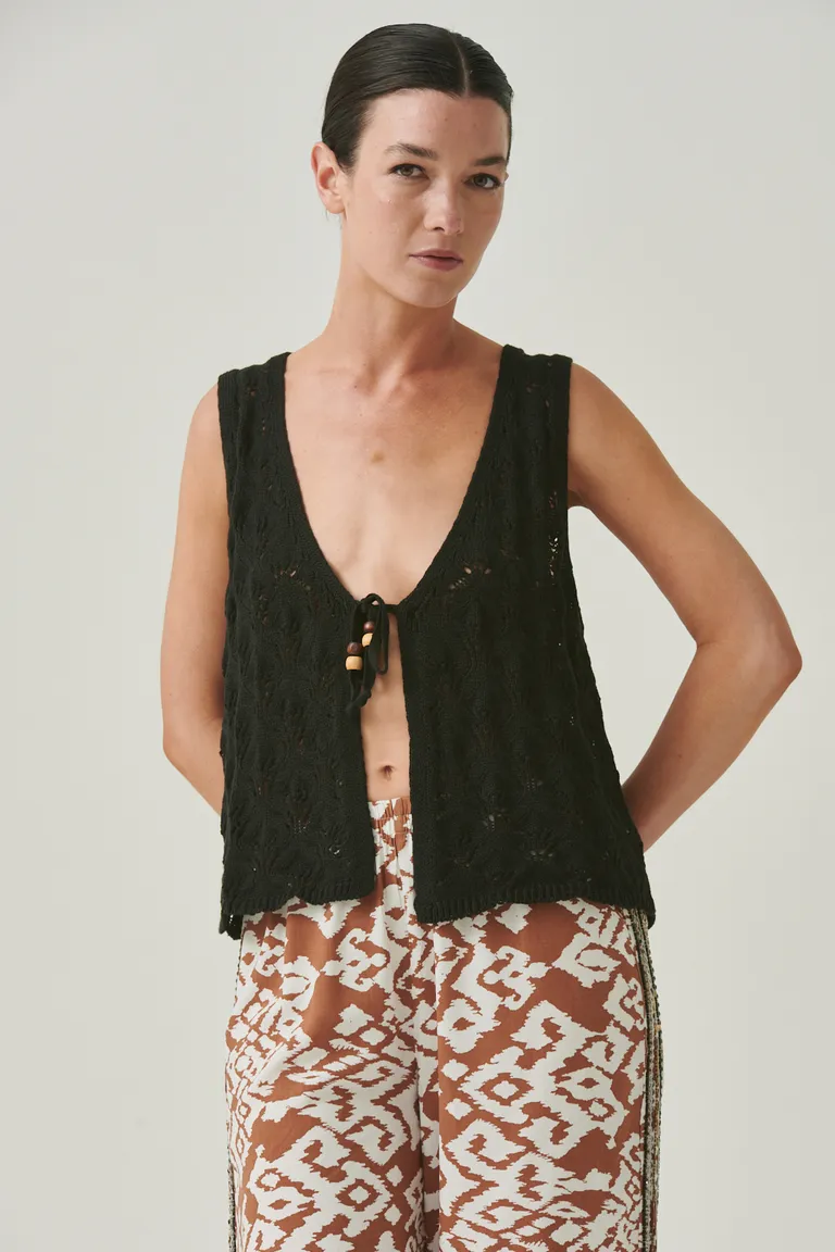 Top de hilo con diseño calado y lazo decorativo para un look bohemio de verano de Sweet en Tops para argentina