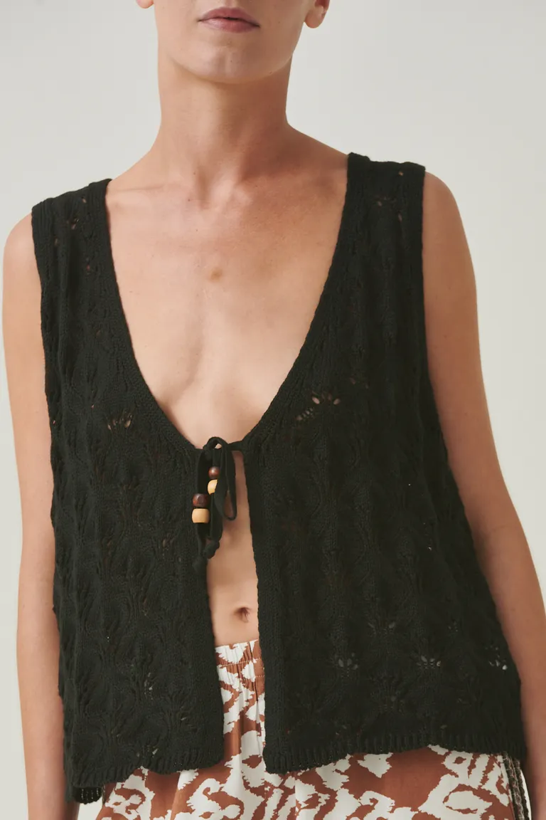 Top de hilo con diseño calado y lazo decorativo para un look bohemio de verano de Sweet en Tops para argentina