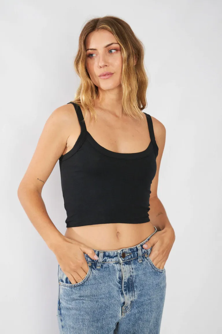 Top blanco de algodón y lycra para mujer - Diseño elegante y versátil de Belle en Tops para argentina